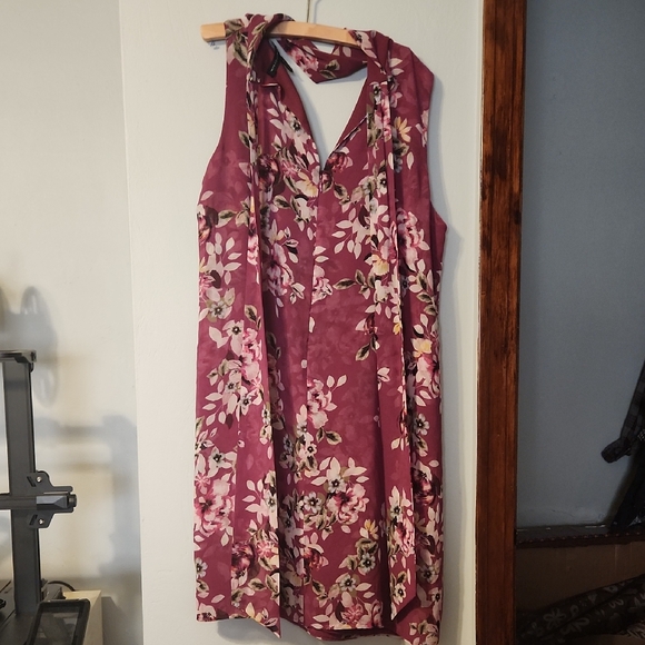 White House Black Market Dresses & Skirts - White House Black Market Burgundy Floral Midi Dress